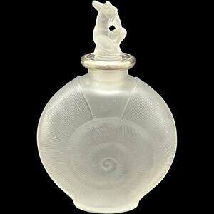 RENE LALIQUE AMPHITRITE FROSTED GLASS PERFUME BOTTLE WITH GRAY PATINA, 1920